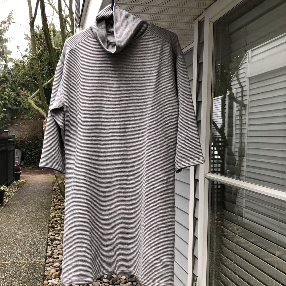 Soft light gray turtleneck dress by LOFT, SzM